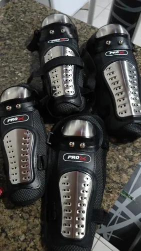 Joelheiras e cotoveleiras para motoqueiros