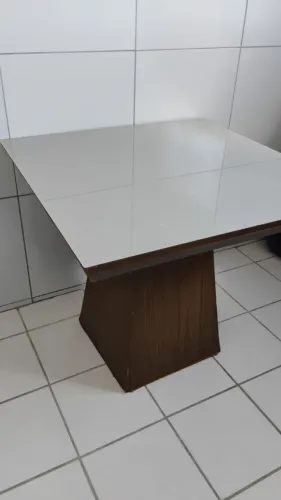 Vendo Mesa com Tampa de Vidro
