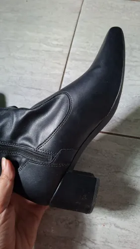 Bota preta quadrada Gigil
