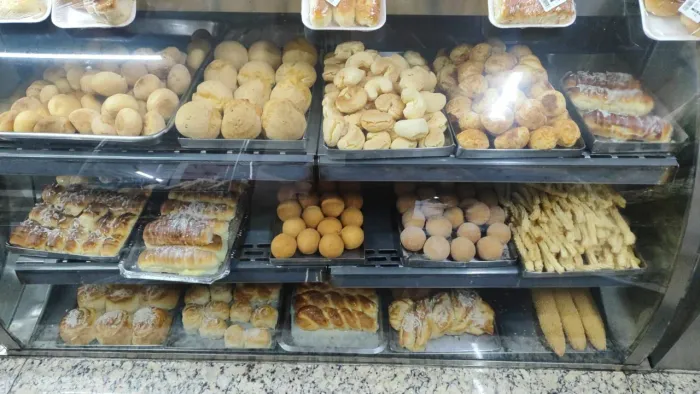 Atendente em panificadora precisa-se