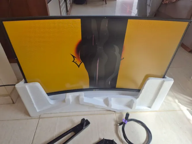 Monitor Gamer Curvo Husky Hailstorm 31.5" LED 165hz FHD 1ms DISPLAYPORT HDMI