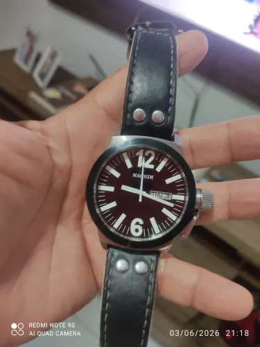 Vende-se um lindo relógio da Magnum semi-novo