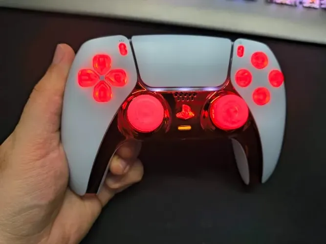 DualSense PS5 Custom Red Chrome ? LEDs RGB + Analógicos TMR (Zero Drift)
