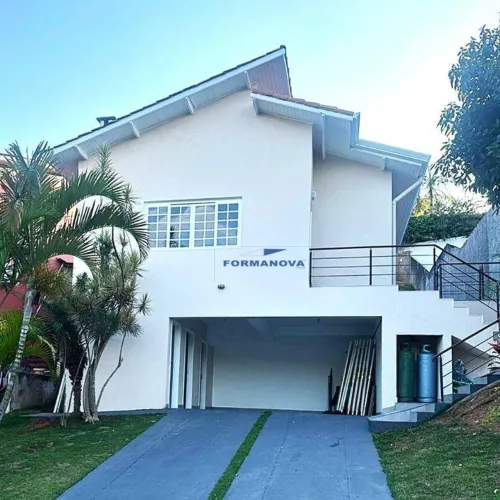 Casa com 4 quartos sendo 1 suíte à venda em condomínio fechado na Granja Viana - Cotia/SP