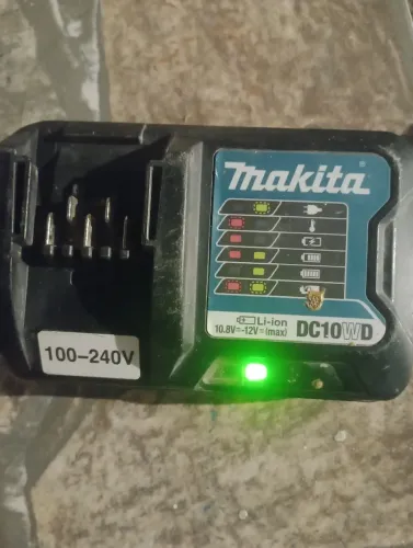 Carregador de bateria Makita