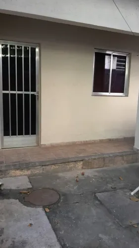 Kitnet 1 quarto, cozinha e banheiro com agua e internet inclusas