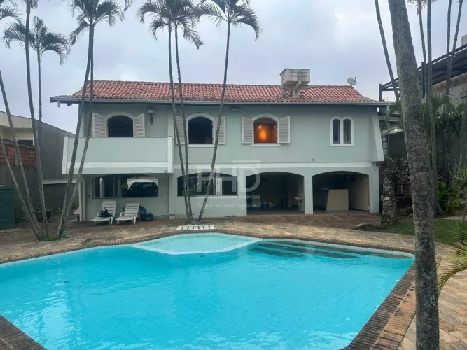 Casa com 3 quartos, piscina e quintal em Baeta Neves, SBC  310 m² de construção