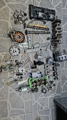 Peças do motor da suzuki R1000, ano 2013