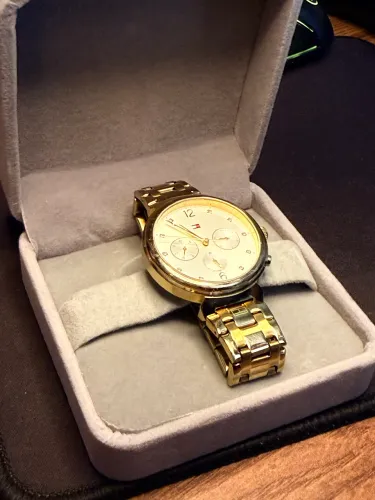 Relógio Dourado Tommy Hilfiger Golden Girl em Ótimo Estado