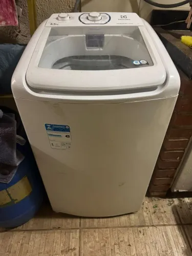 Máquina de lavar roupas Eletrolux