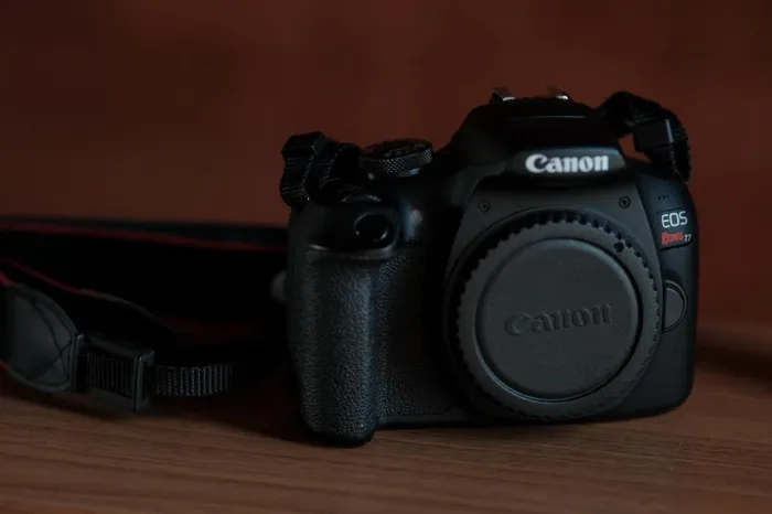 Câmera Canon t7 (novíssima) 8k clicks 