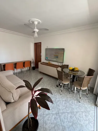  Apartamento no Centro de Guarapari, a poucos metros do mar, com sol da manhã.