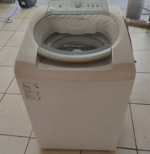 Maquina de lavar antiga , mas funcionando