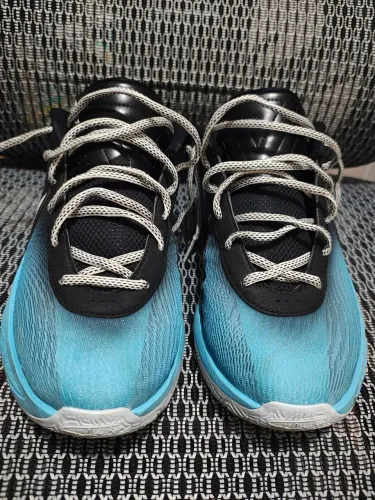 Tênis de Basquete Nike Under Armour 