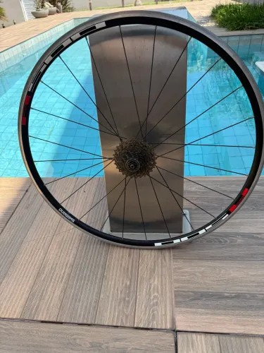 Roda ciclismo estrada / Shimano R 500 com cassete shimano 105 (11/28)