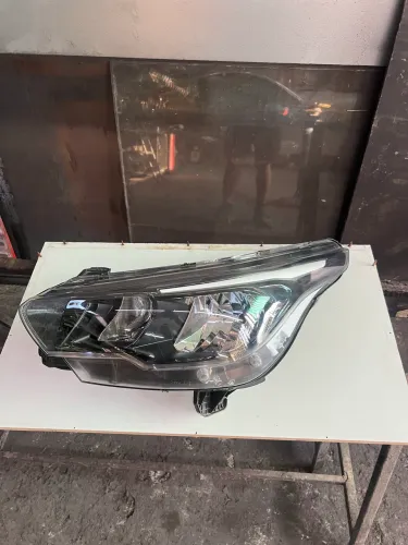 Farol do Fiat Cronos e Argo  - lado direito 