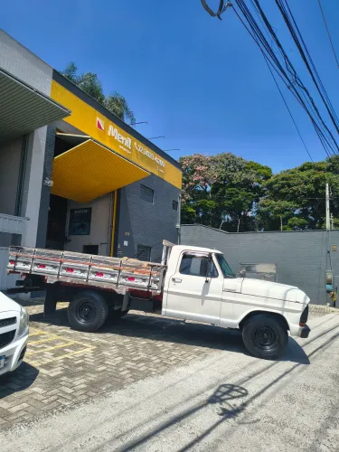 Vendo Caminhão Ford F2000 ano 1983, Motor MWM 229, câmbio 05 marchas 