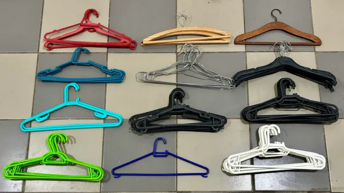Cabides Plastico, Madeira, Inox, Preto, Branco, Colorido