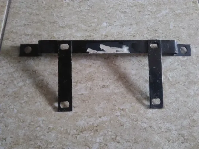 Suporte de placa caminhão Mercedes MB 1113