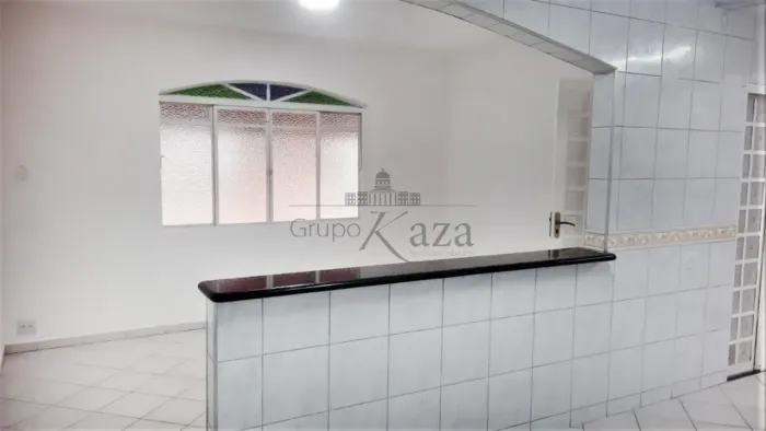Oportunidade - Casa - Conjunto Residencial Trinta e Um de Março - 3 Dormitórios - 120m².