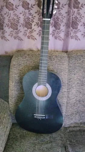 Violão preto novo