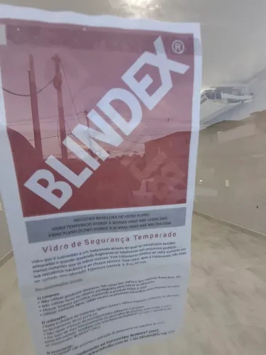 FORNECIMENTOS E INSTALAÇÕES DE VIDROS EM GERAL,PORTAS,JANELAS,BOX BLINDEX, PORTÕES EM ALUM