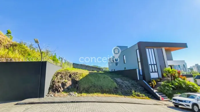 Terreno com 338,21m² no Bairro Velha!