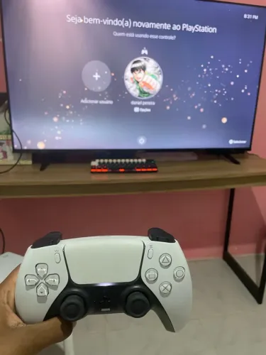 Vendo tv com 6 meses de uso.