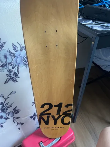 shape promocional do Carolina Herrera 212 NYC NOVO E BEM RESISTENTE