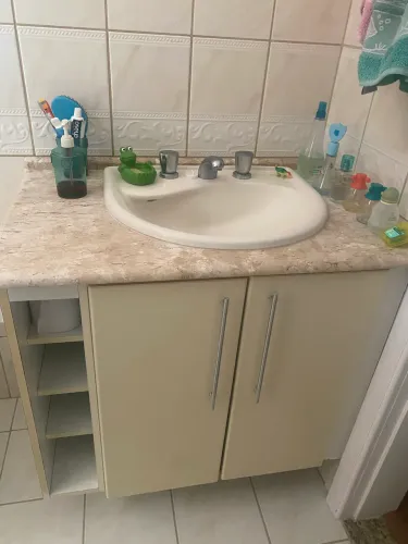 Pia em mármore travertino