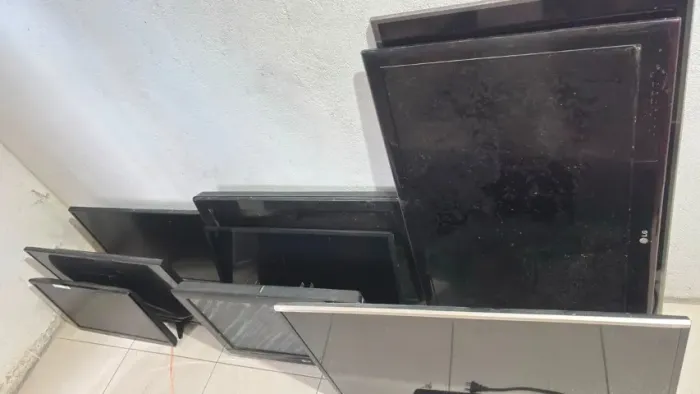 Lote com 9 Televisoes No Estado