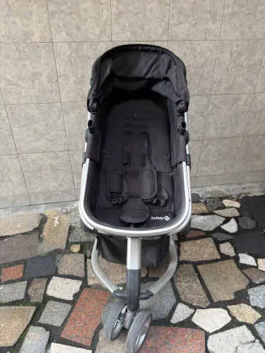 Carrinho de bebe Safety 1st com bebe conforto