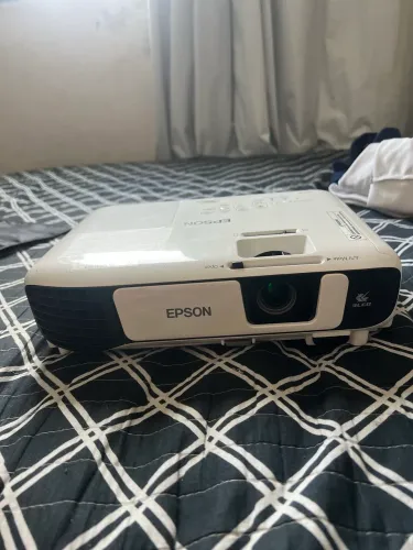 Projetor Epson PowerLite Pouquíssimo Usado + Bolsa Original e Acessórios