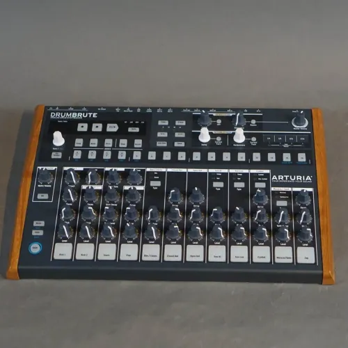 Bateria electrónica ARTURIA DRUMBRUTE ANALOGY (DRUM MACHINE)