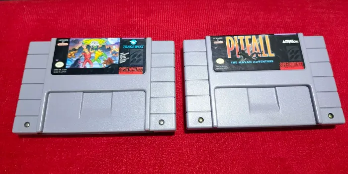 Vendo dois jogos relíquias impecáveis de super nintendo
