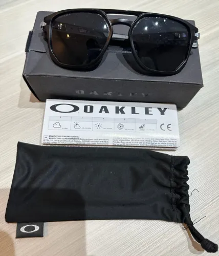 Óculos de Sol Oakley Latch Beta Lentes Prizm Grey Armação Matte Black