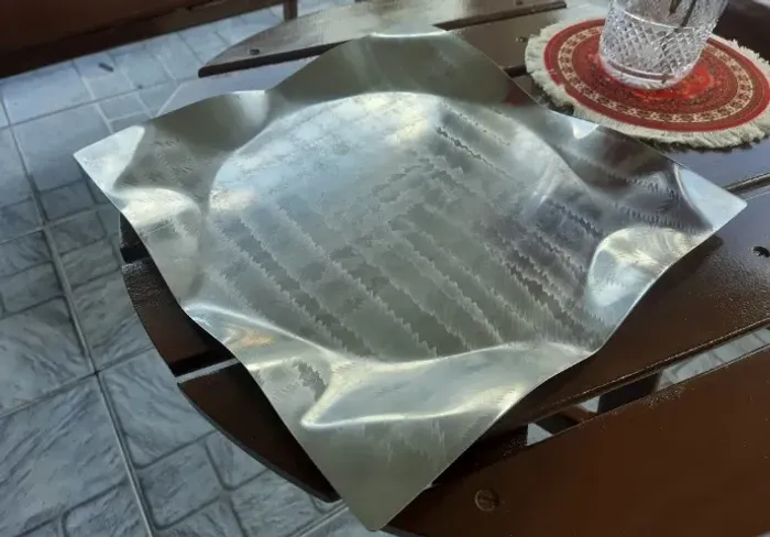 Bandeja antiga em metal 35cm x 26cm