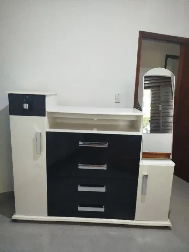 Cômoda Grande Branca e Preta