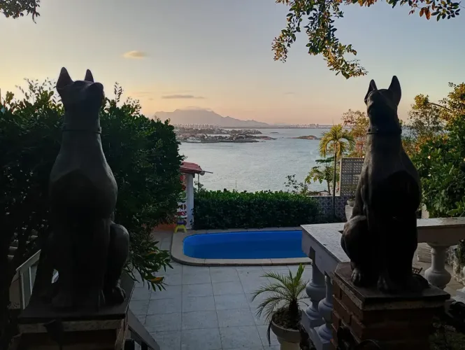 Casa à Venda na Morro do Moreno | 320 m² | 4 Quartos | Vista Panorâmica