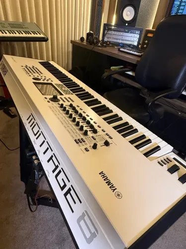 Yamaha Montage White 8