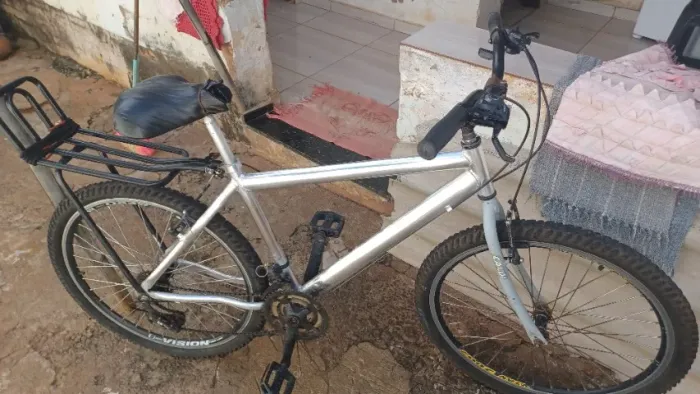 Vendo bicicleta alumínio aro26 em ótimo estado valor 350$
