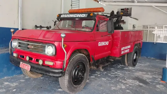 Guincho Pesado Chevrolet 1974 motor 1113 Freio AR torre Pesado Troco com 2 carros, etc..