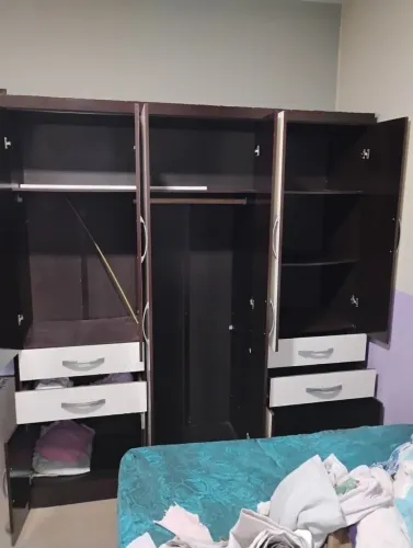 Vendo guarda roupa por 200 reais 