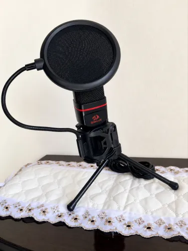 ? MICROFONE REDRAGON COM FILTRO POP + TRIPÉ ?