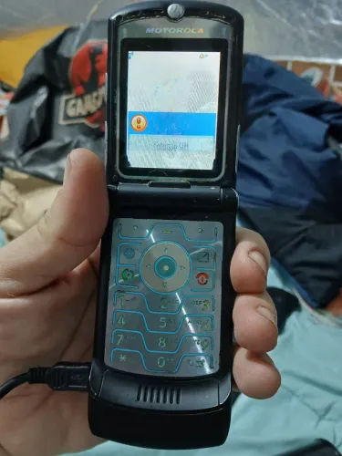 Celular v3 preto funcionando