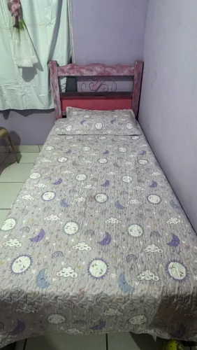 VENDE-SE CAMA DE SOLTEIRO DE MADEIRA MACIÇA!