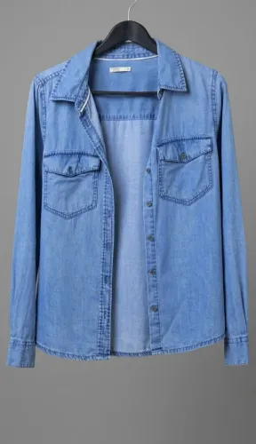 Camisa jeans azul tamanho P, usada