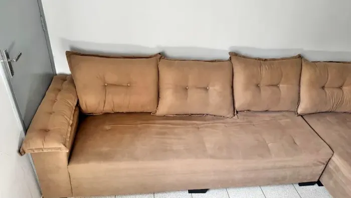 Sofá de canto em suede marrom, 3,07 m
