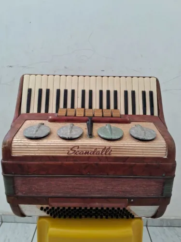 Acordeon Sanfona Scandalli para restaurar