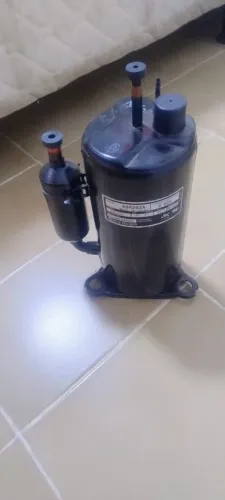 Compressor 12 mil BTS<br>Gás R22. <br><br>500,00